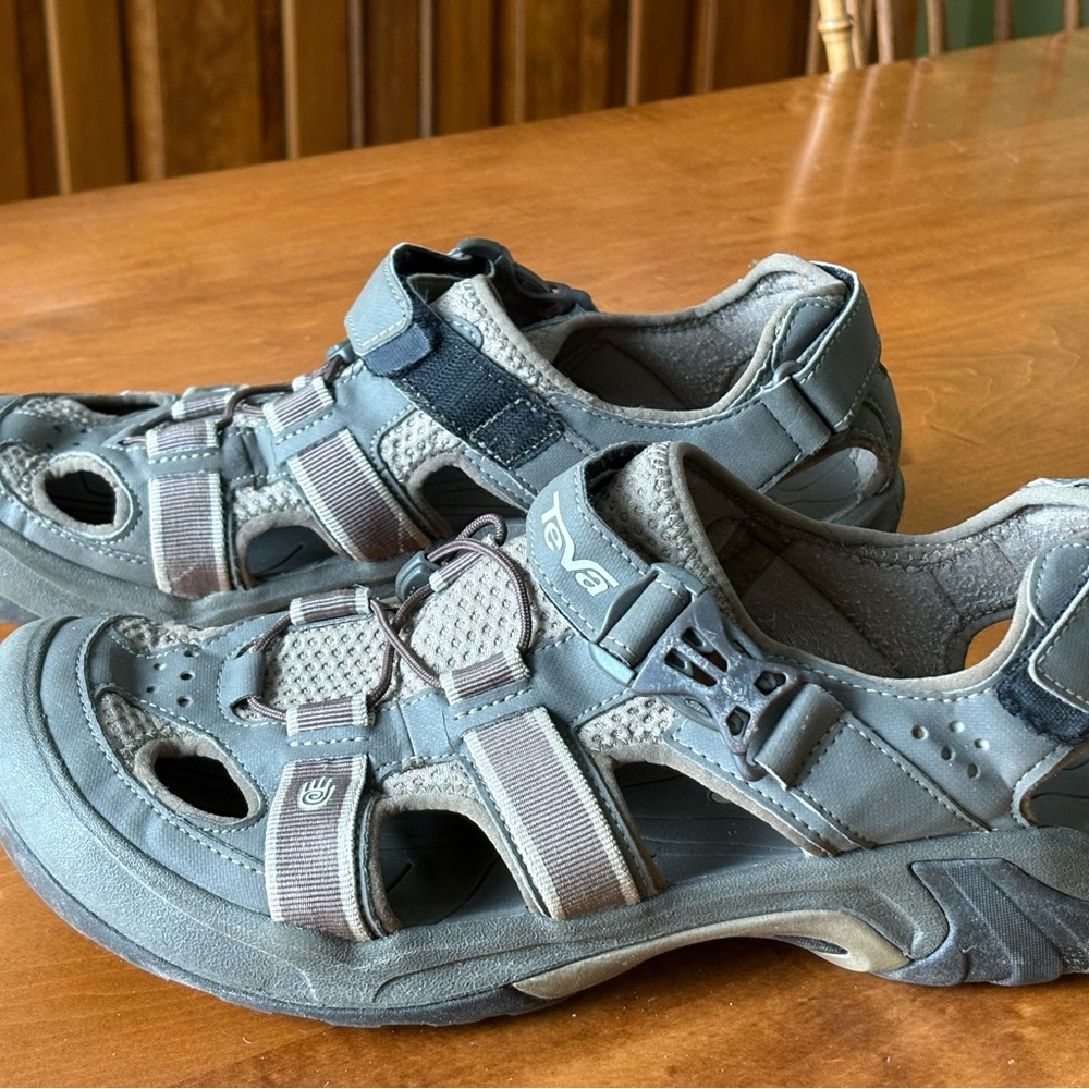 Teva Men's Grey Outdoor Fisherman Sandals
